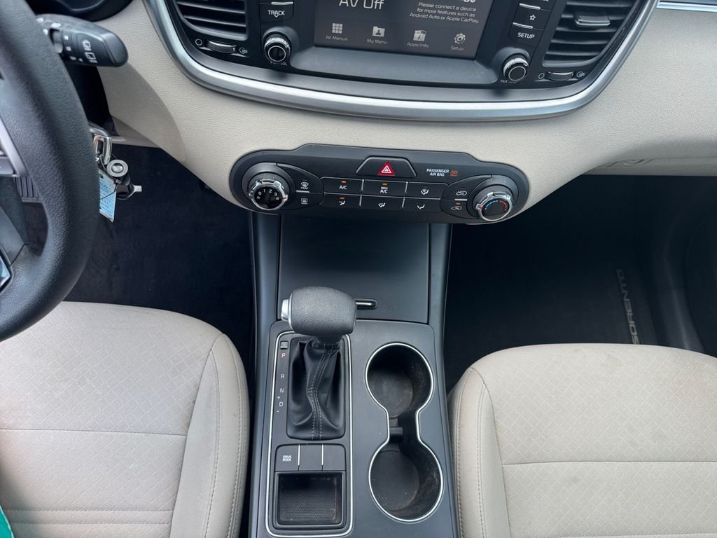 Used 2019 Snow White Pearl Kia LX image 10