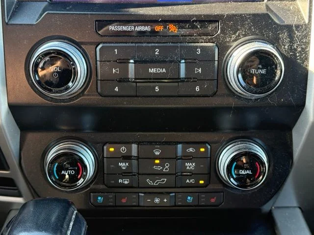 Used 2019 White Ford Lariat image 28