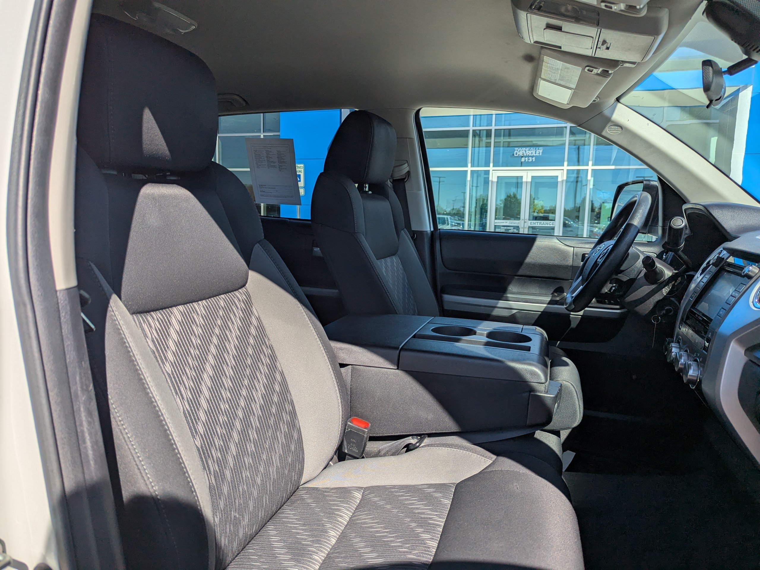 Used 2018 White Toyota SR5 image 37
