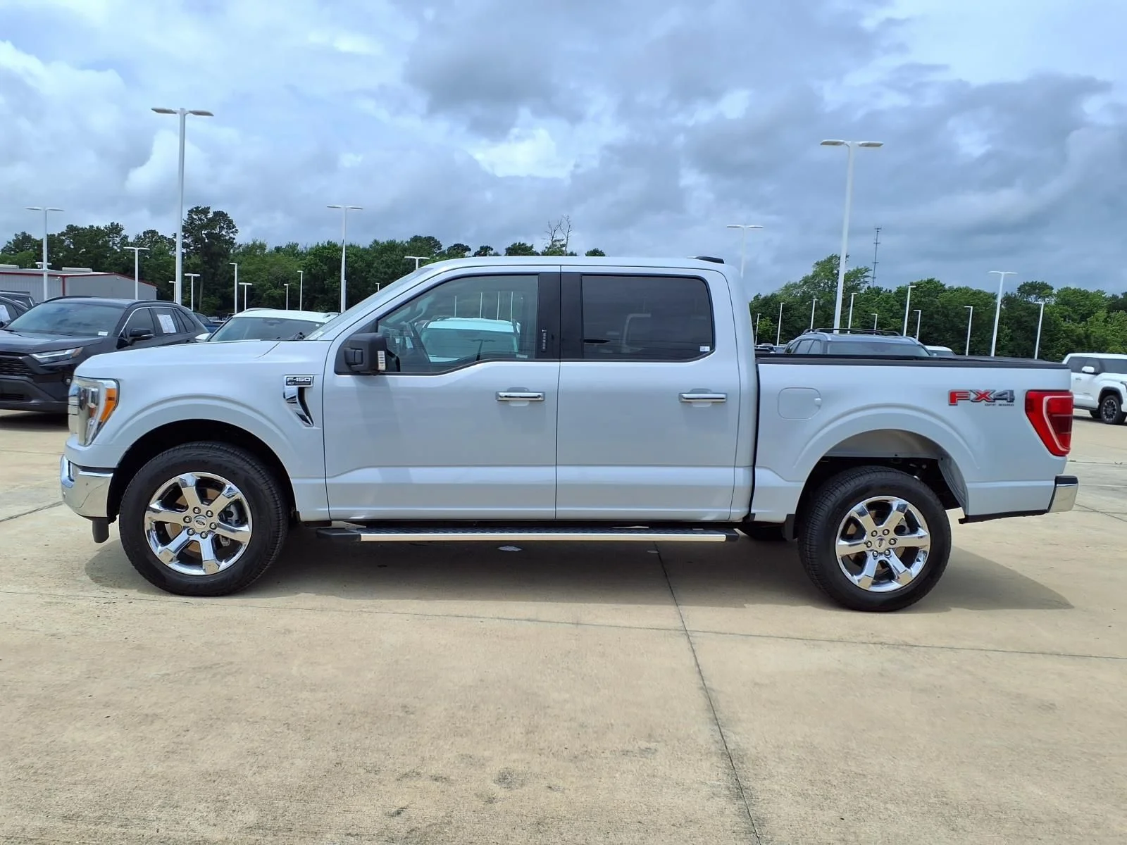 Used 2022 White Ford XLT image 8