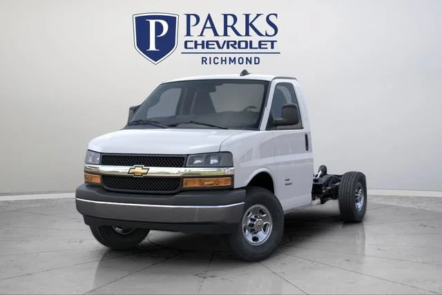New 2025 Summit White Chevrolet 1WT image 10