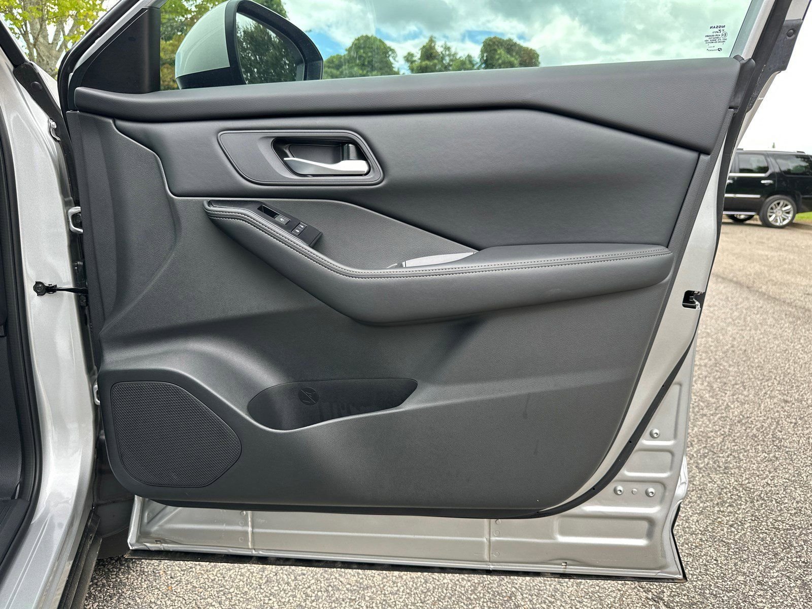 2025 Nissan Rogue SV - Photo 15