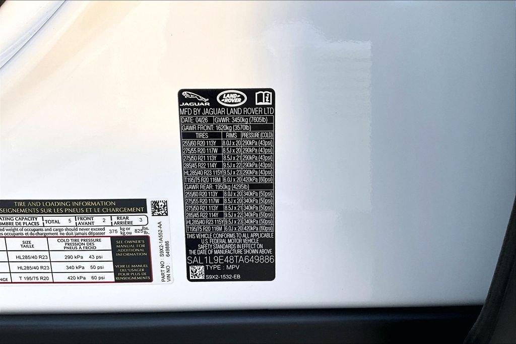 New 2026 FUJI WHITE Land Rover Dynamic SE image 8