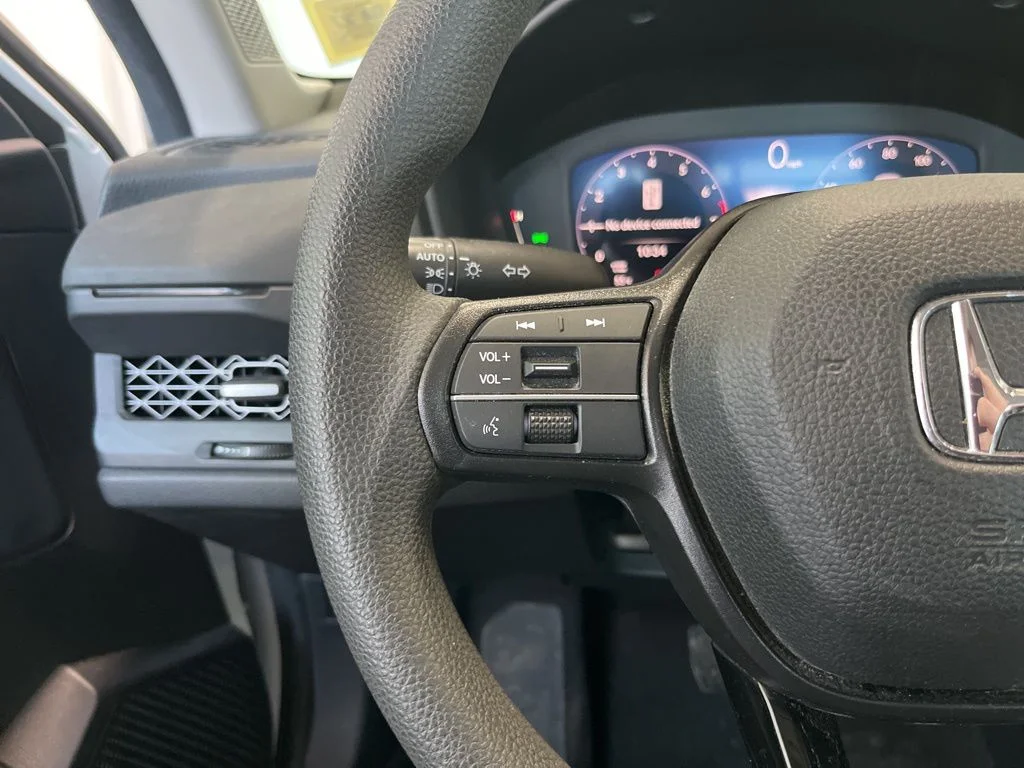Used 2023 White Honda EX image 7