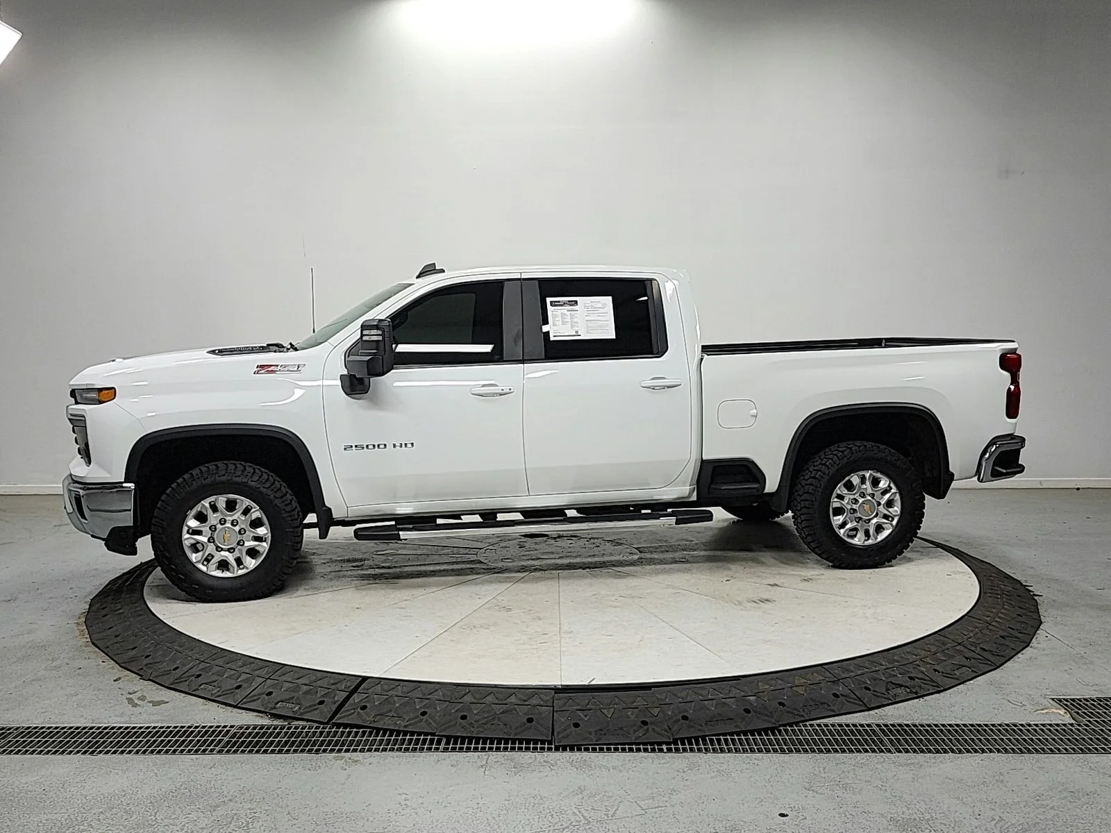 Used 2024 White Chevrolet LT image 4