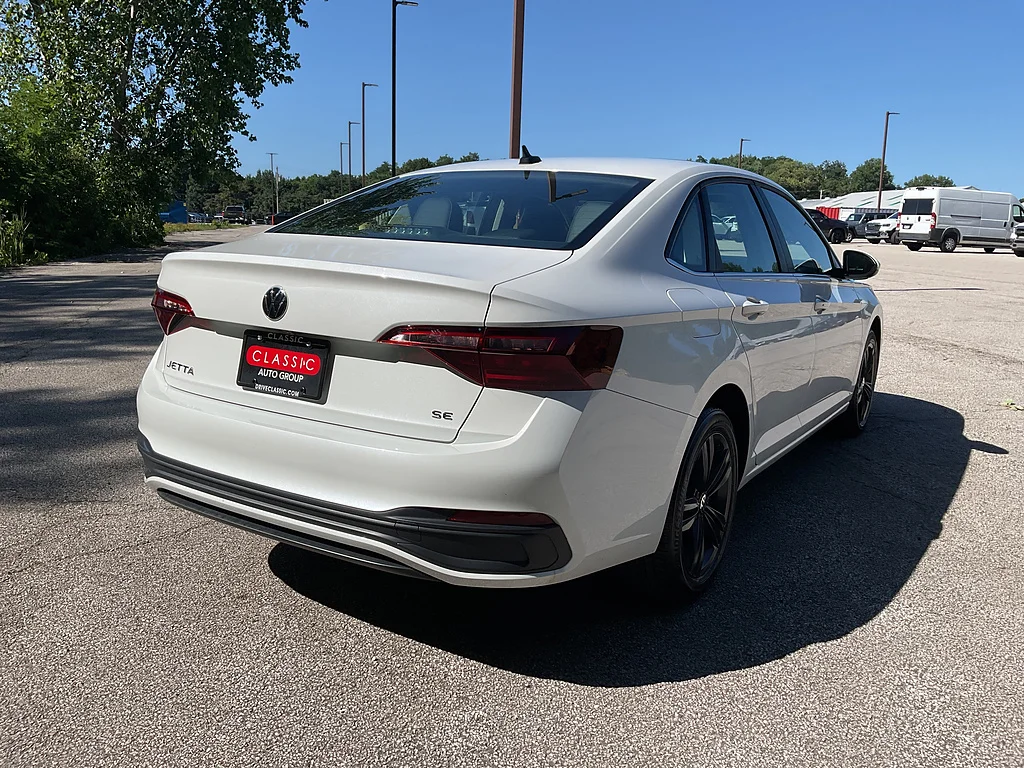 Used 2023 Opal White Pearl Volkswagen 1.5T SE image 5