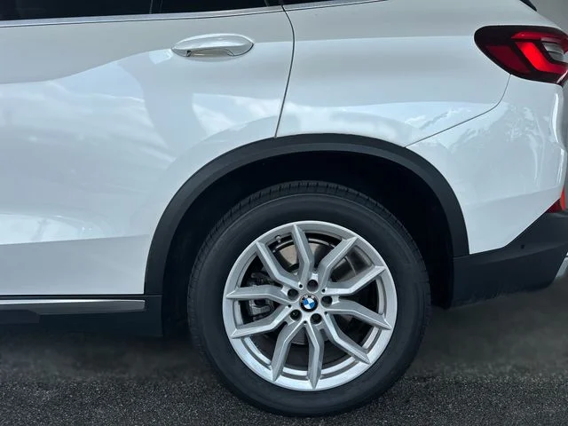 Used 2022 White BMW sDrive40i image 10