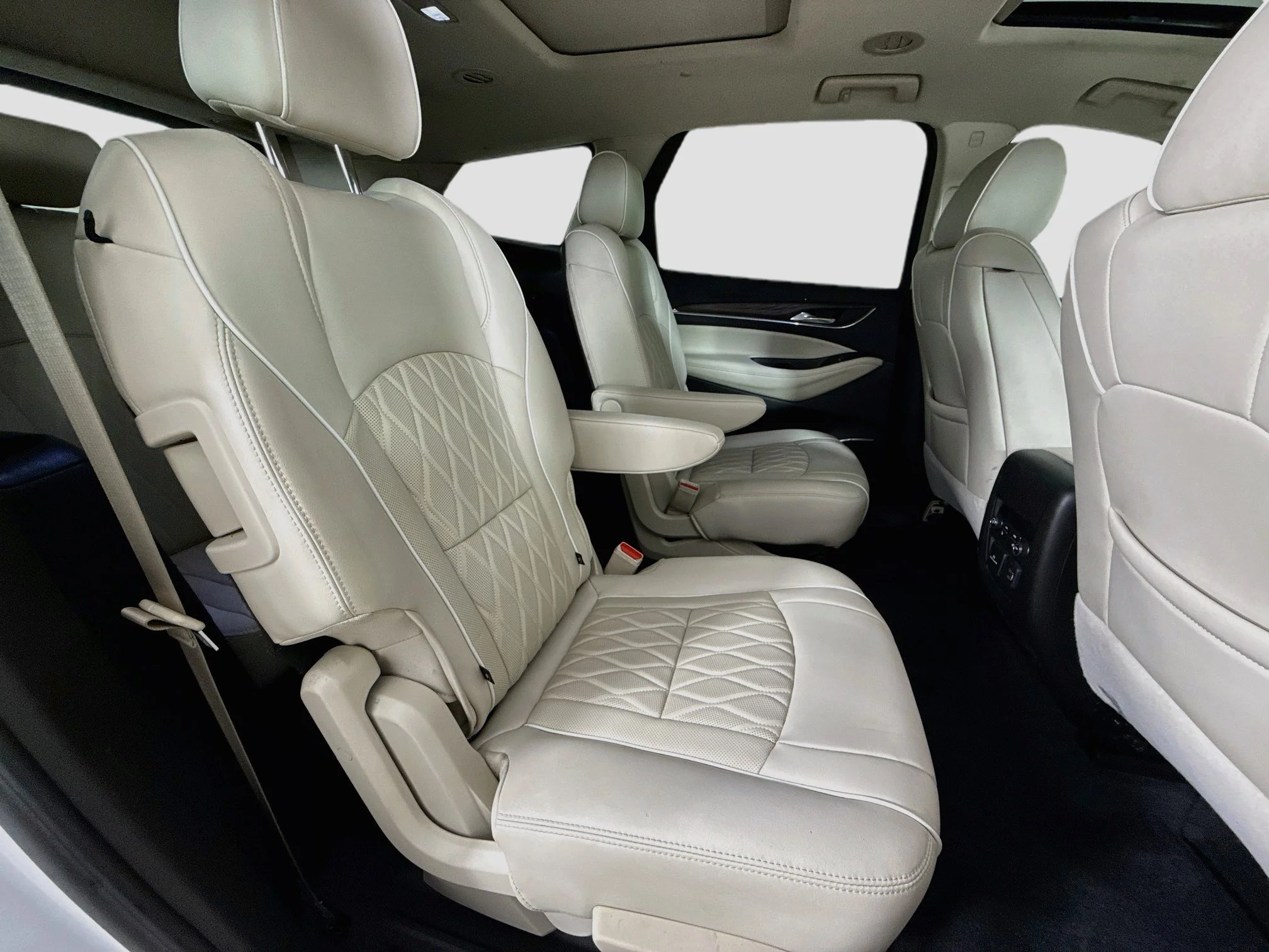 Used 2023 White Frost Tricoat Buick Avenir image 30