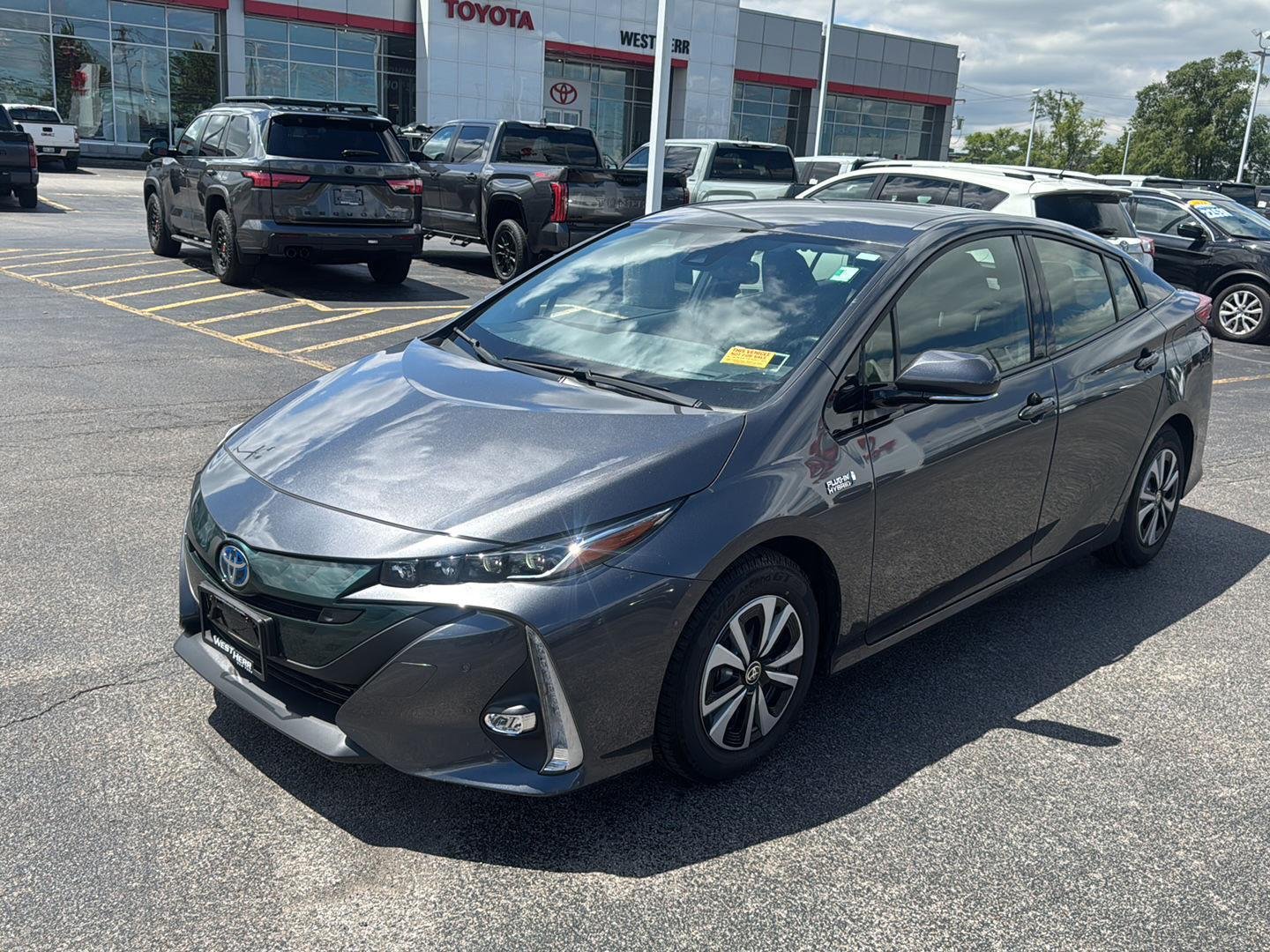Used 2017 Magnetic Gray Metallic Toyota Advanced image 3