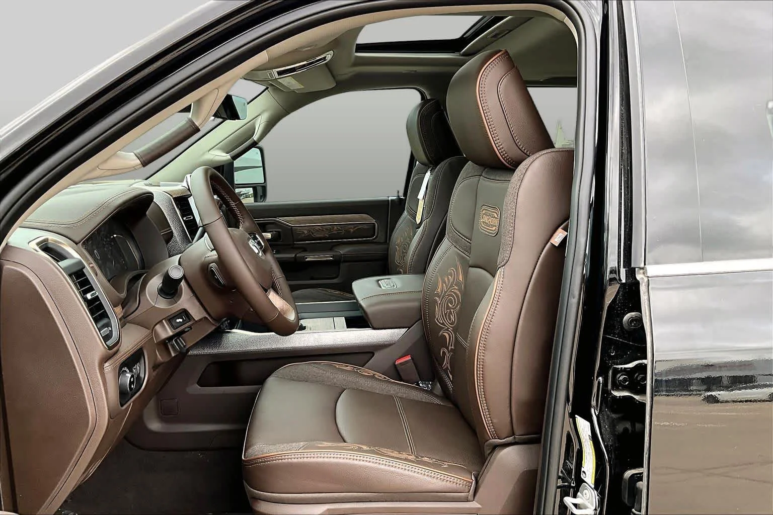 New 2026 Diamond Black Crystal Pearl-Coat Exterior Paint RAM Longhorn image 9