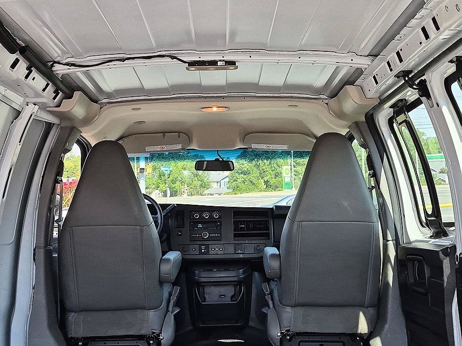 Used 2019 Summit White Chevrolet Work Van image 28