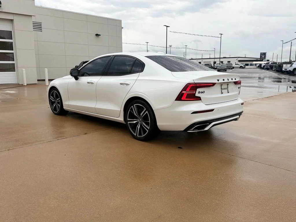 Used 2019 White Volvo T6 R-Design image 5