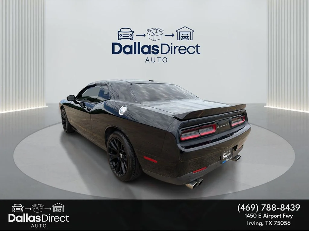 Used 2018 Pitch Black Clearcoat Dodge SXT image 8