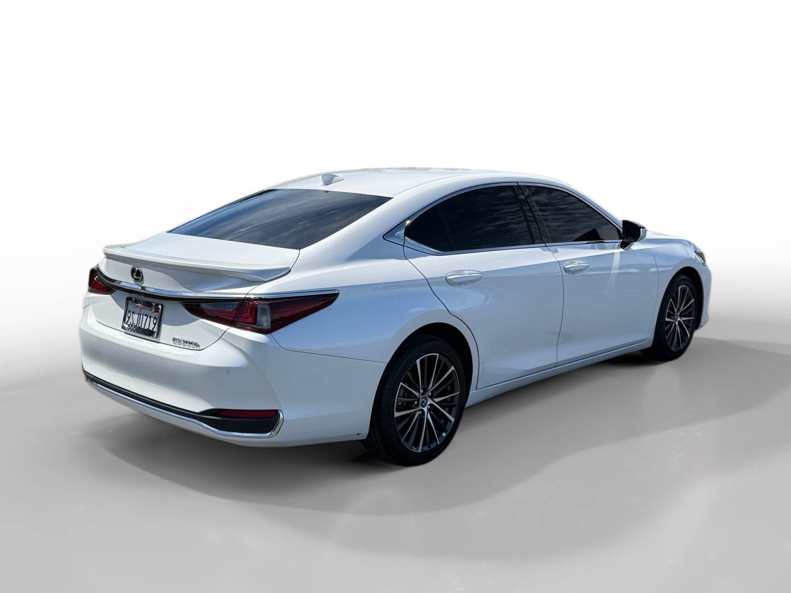 Used 2025 White Pearl Lexus 300h image 5