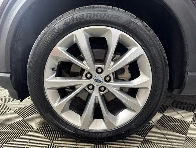 Used 2023 Red Ford Platinum image 13