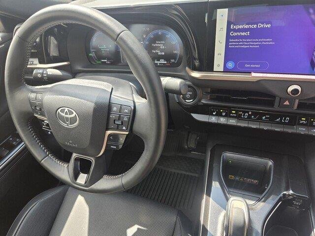 Used 2026 Oxygen White Toyota XLE image 31