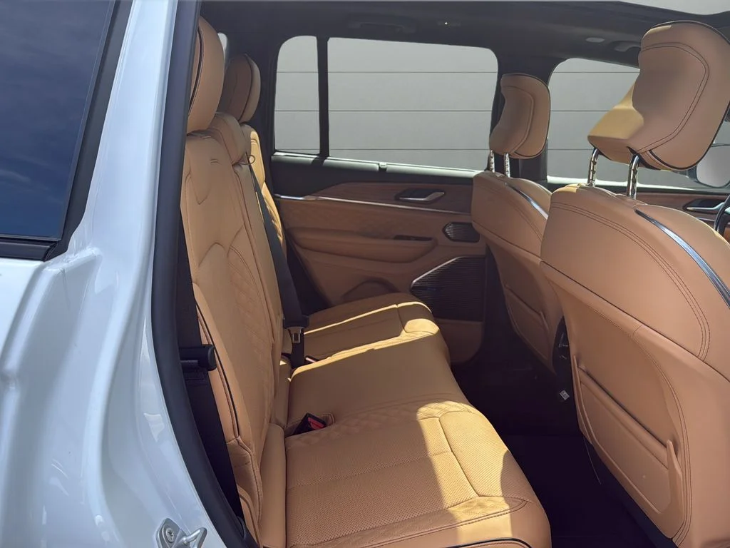 2026 Jeep Grand Cherokee Summit - Photo 14
