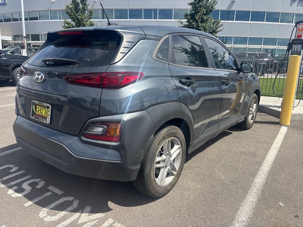 Used 2021 Gray Hyundai SE image 3