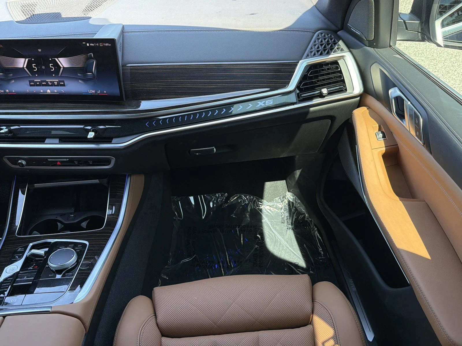 New 2026 Black Sapphire Metallic BMW sDrive40i image 17