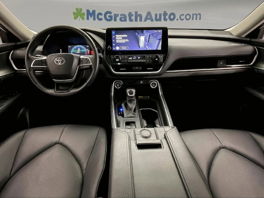 Used 2025 Beige Toyota XLE image 20