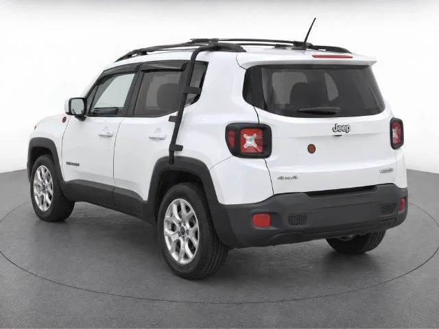 Used 2015 Alpine White Jeep Latitude image 4