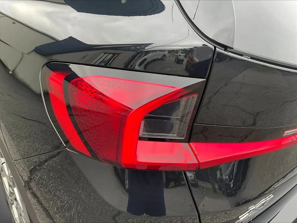 Used 2023 Black Sapphire Metallic BMW xDrive28i image 25