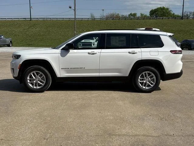 New 2026 Bright White Clear-Coat Exterior Paint Jeep Laredo X image 12