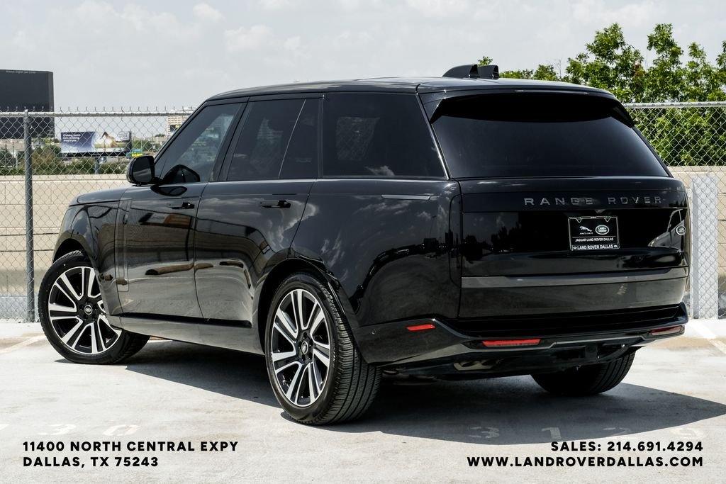 Used 2023 Santorini Black Metallic Land Rover SE image 10