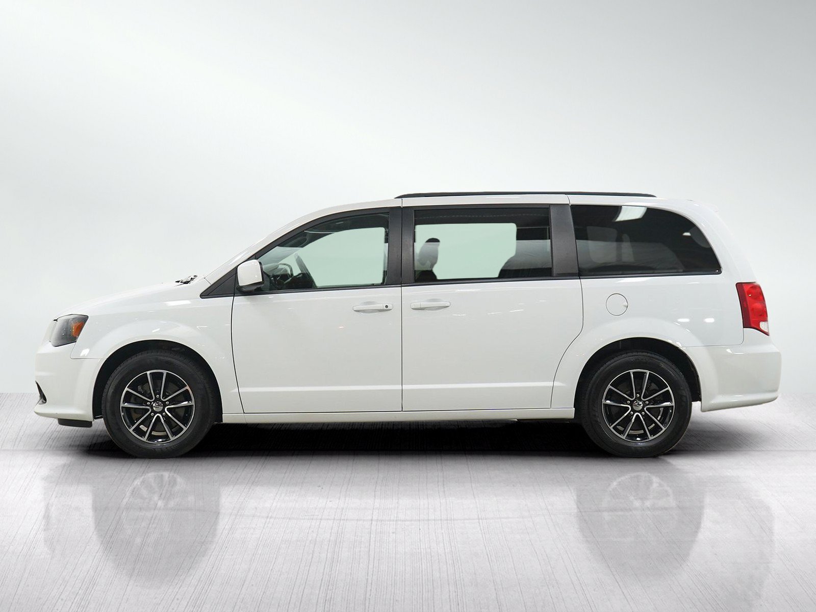 Used 2019 Dodge Grand Caravan GT with VIN 2C4RDGEG0KR517981 for sale in Minneapolis, Minnesota