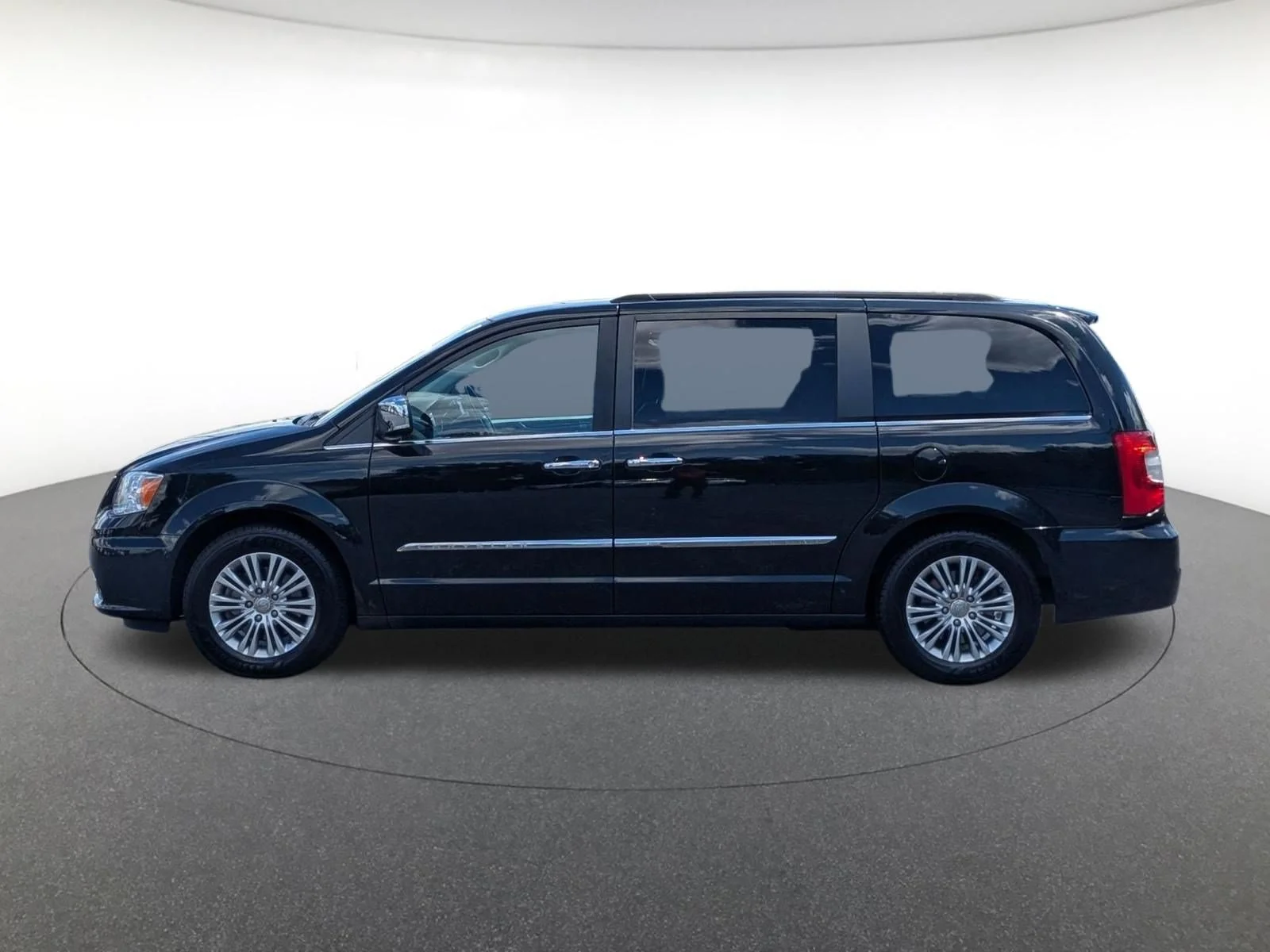 Used 2015 Brilliant Black Crystal Pearlcoat Chrysler Touring-L image 8