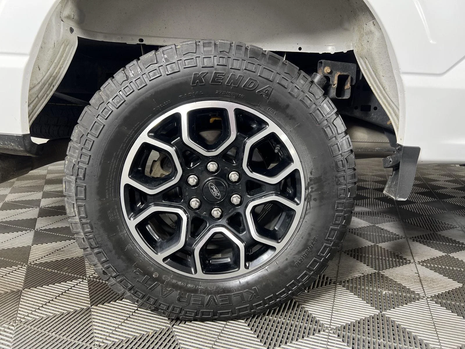 Used 2022 Oxford White Ford XLT image 9