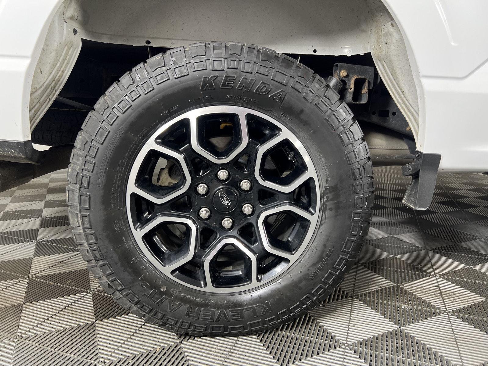 Used 2022 Oxford White Ford XLT image 9