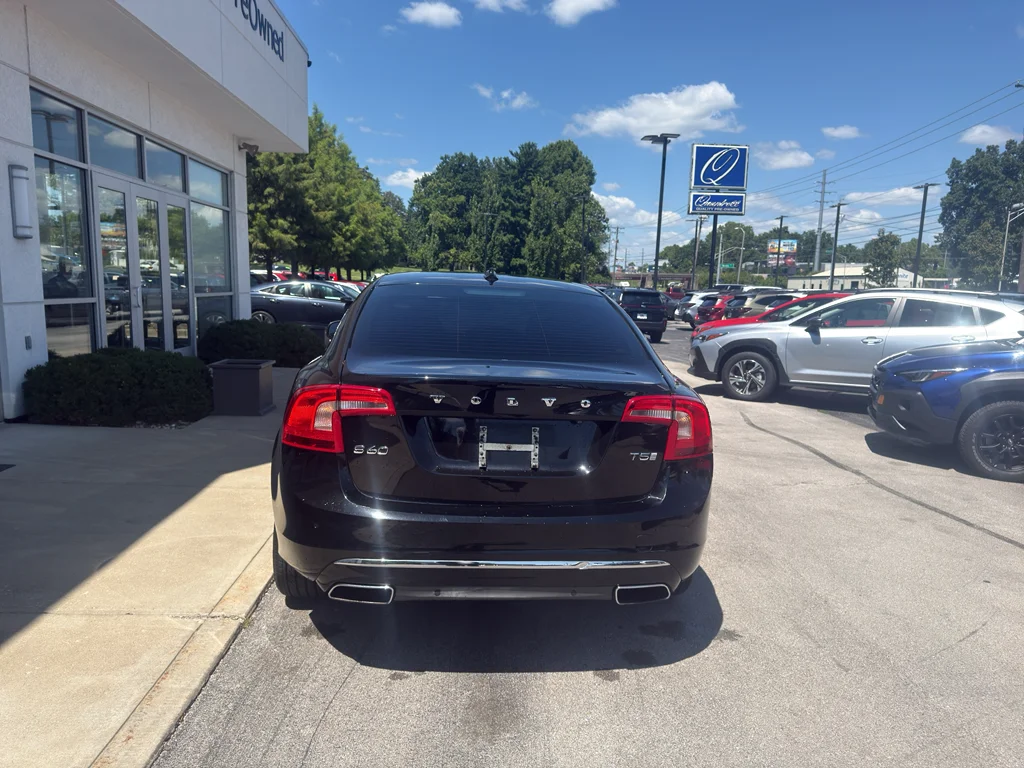 Used 2016 Onyx Black Metallic Volvo T5 Drive-E Premier image 4