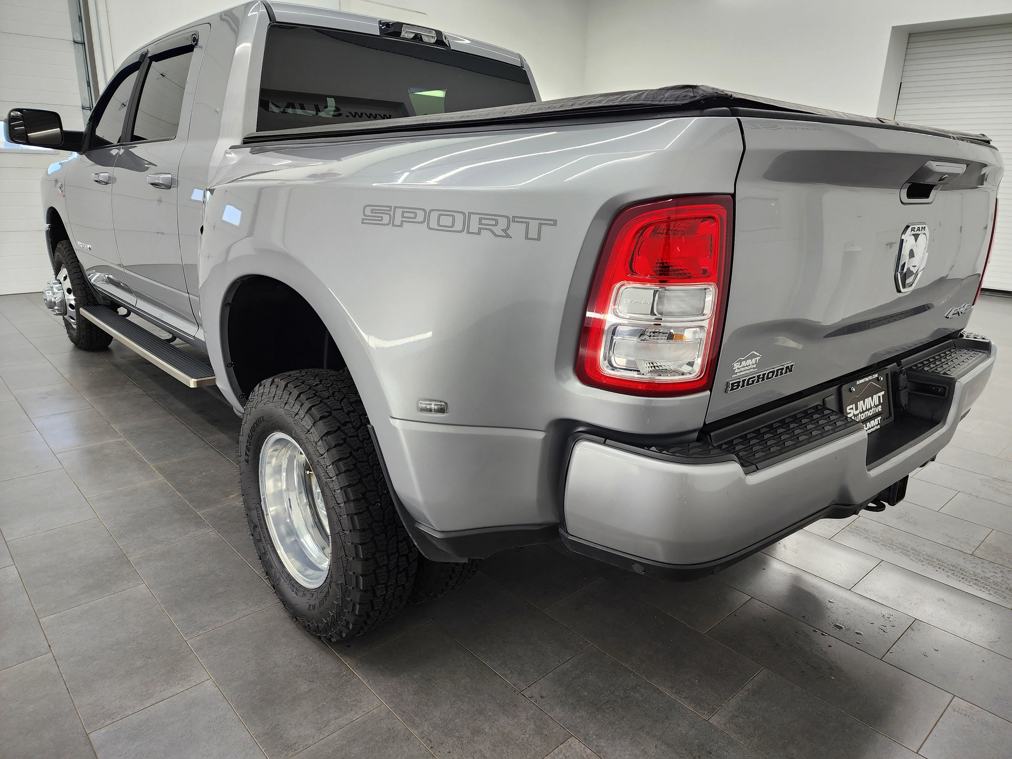 Used 2022 Billet Silver Metallic Clearcoat Ram Big Horn image 6