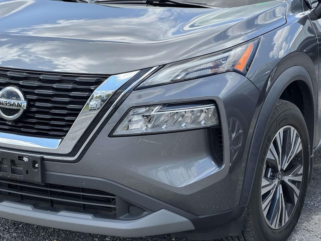 Used 2021 Gray Nissan SV image 2
