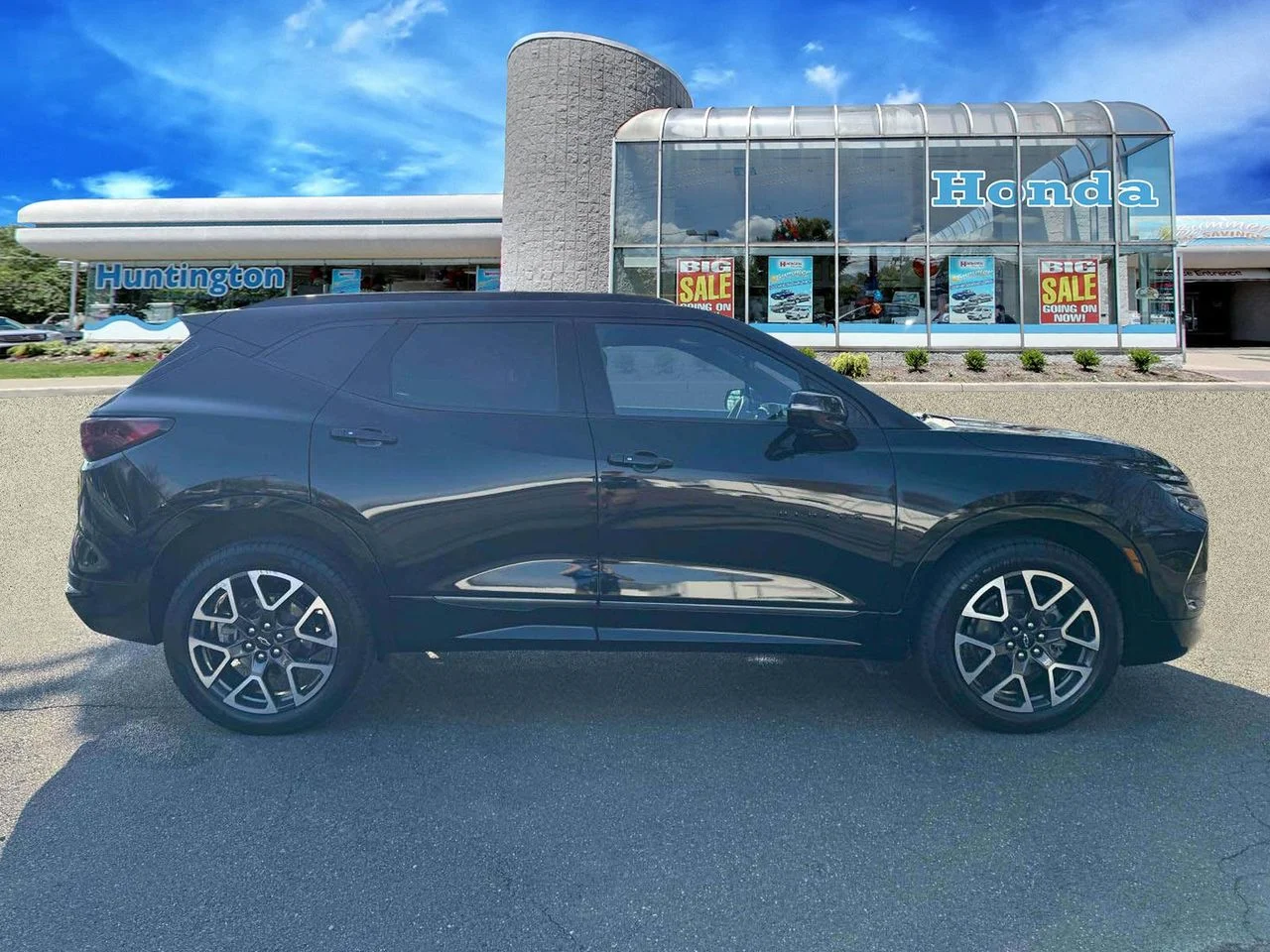 Used 2023 Black Chevrolet AWD RS image 8