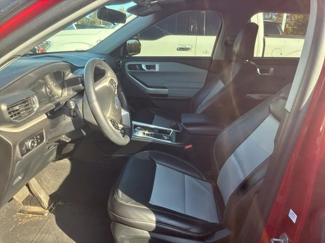 Used 2023 Rapid Red Metallic Tinted Clearcoat Ford XLT image 8