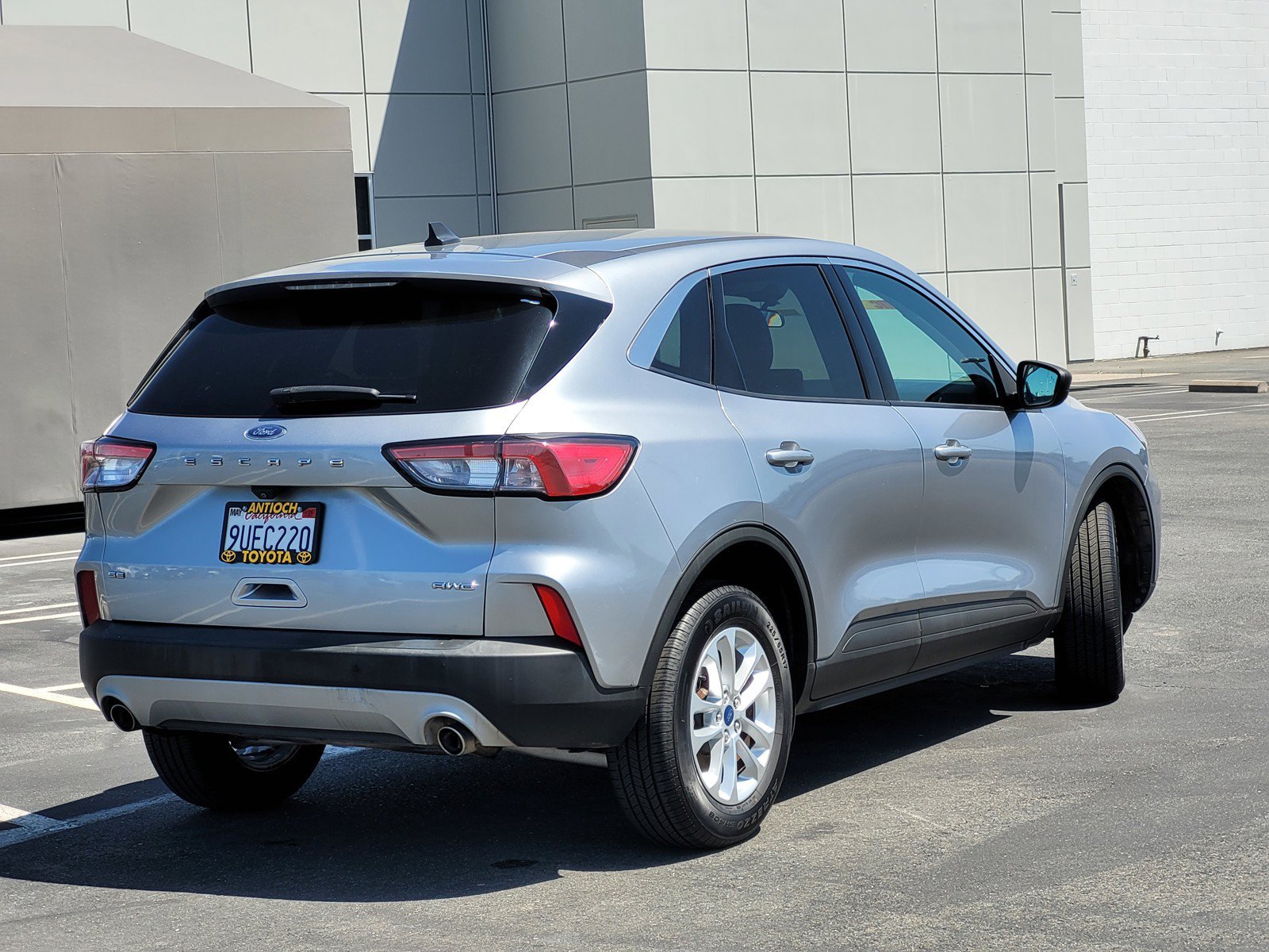 Used 2022 Silver Ford SE image 4