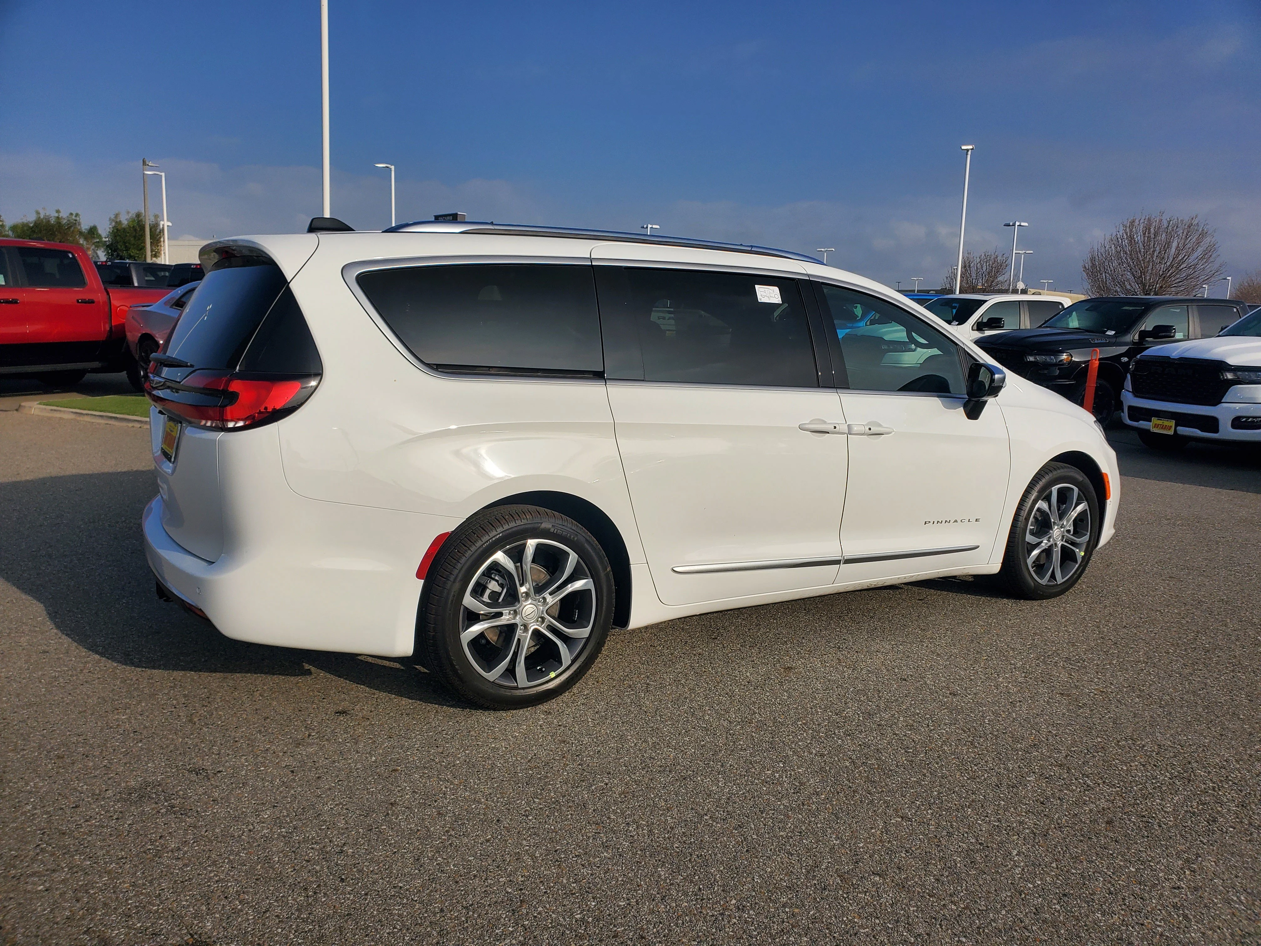 New 2026 Bright White Clear-Coat Exterior Paint Chrysler Pinnacle image 3