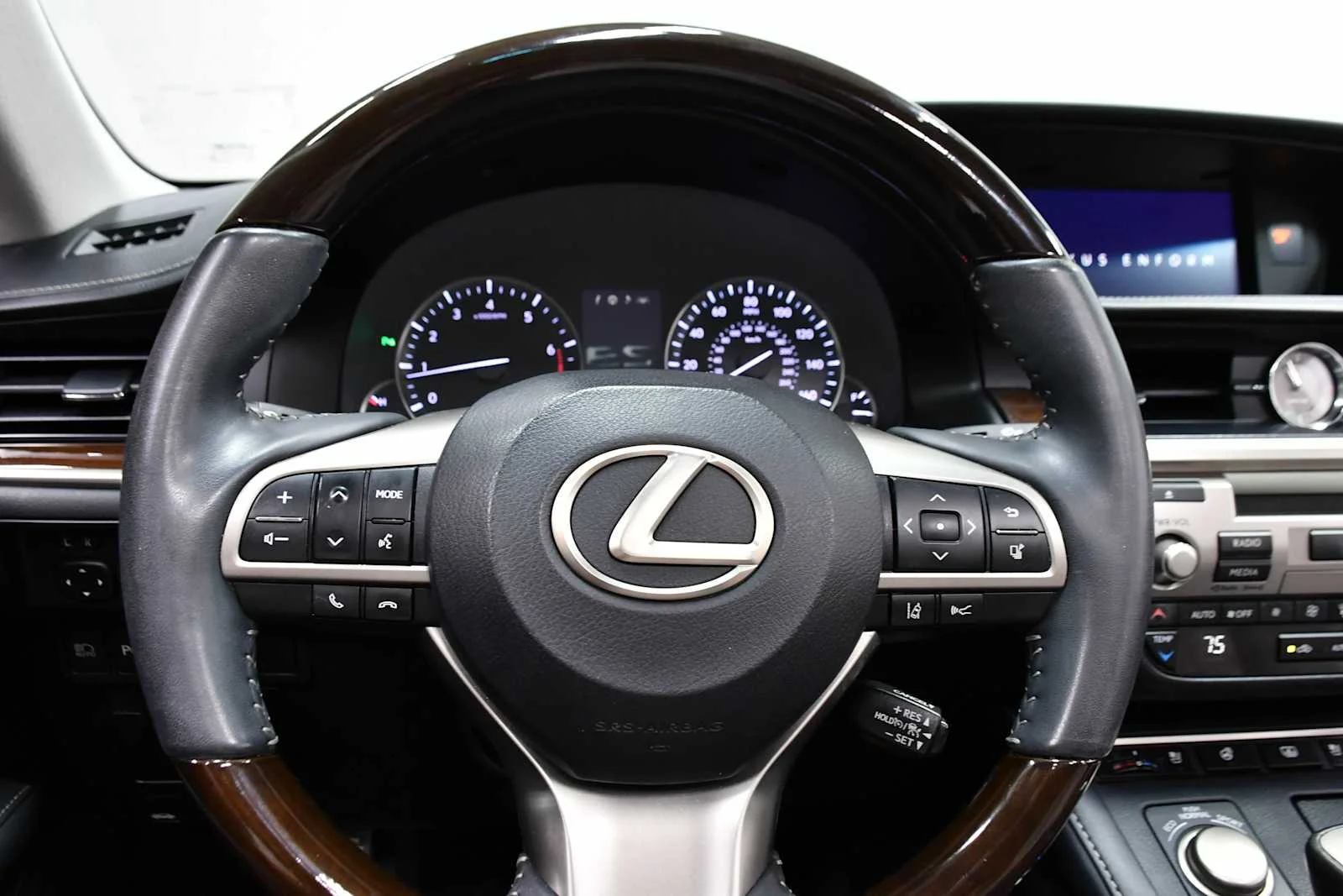 Used 2018 Matador Red Mica Lexus  image 18