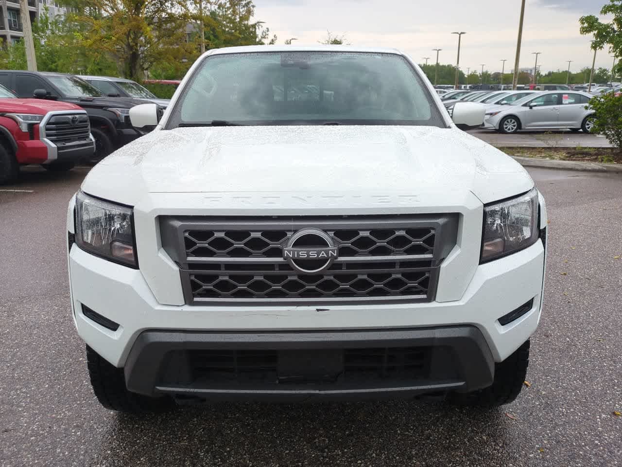 Used 2022 Glacier White Nissan SV image 9