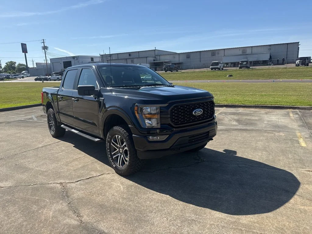 Used 2023 Agate Black Metallic Ford XL image 1