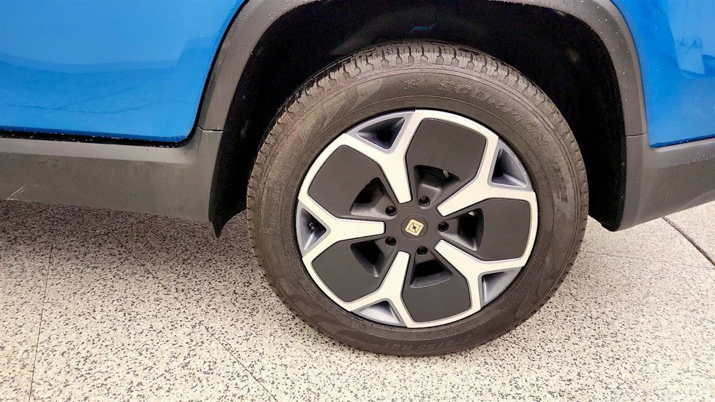 Used 2024 Rivian Blue Rivian Adventure Dual-Motor Large Pack w/ Ocean Coast Vegan Leather image 10