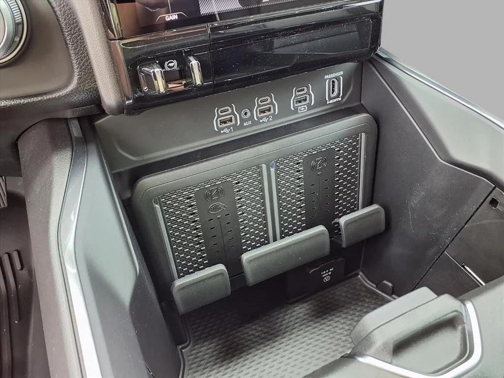 New 2026 Diamond Black Crystal Pearl-Coat Exterior Paint RAM Laramie image 7