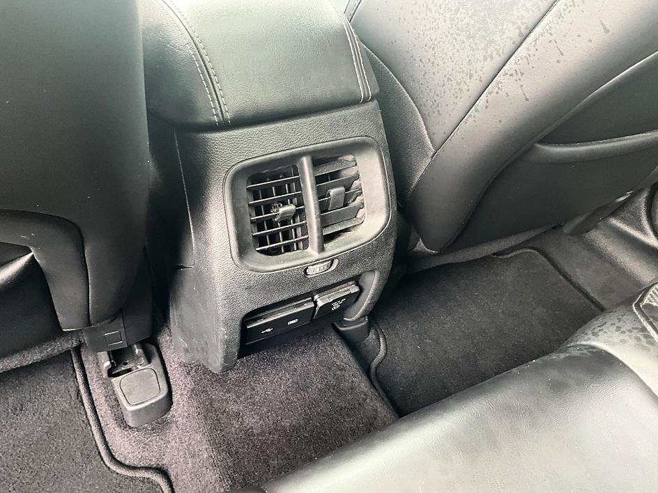 Used 2019 Gray Jeep Limited image 31
