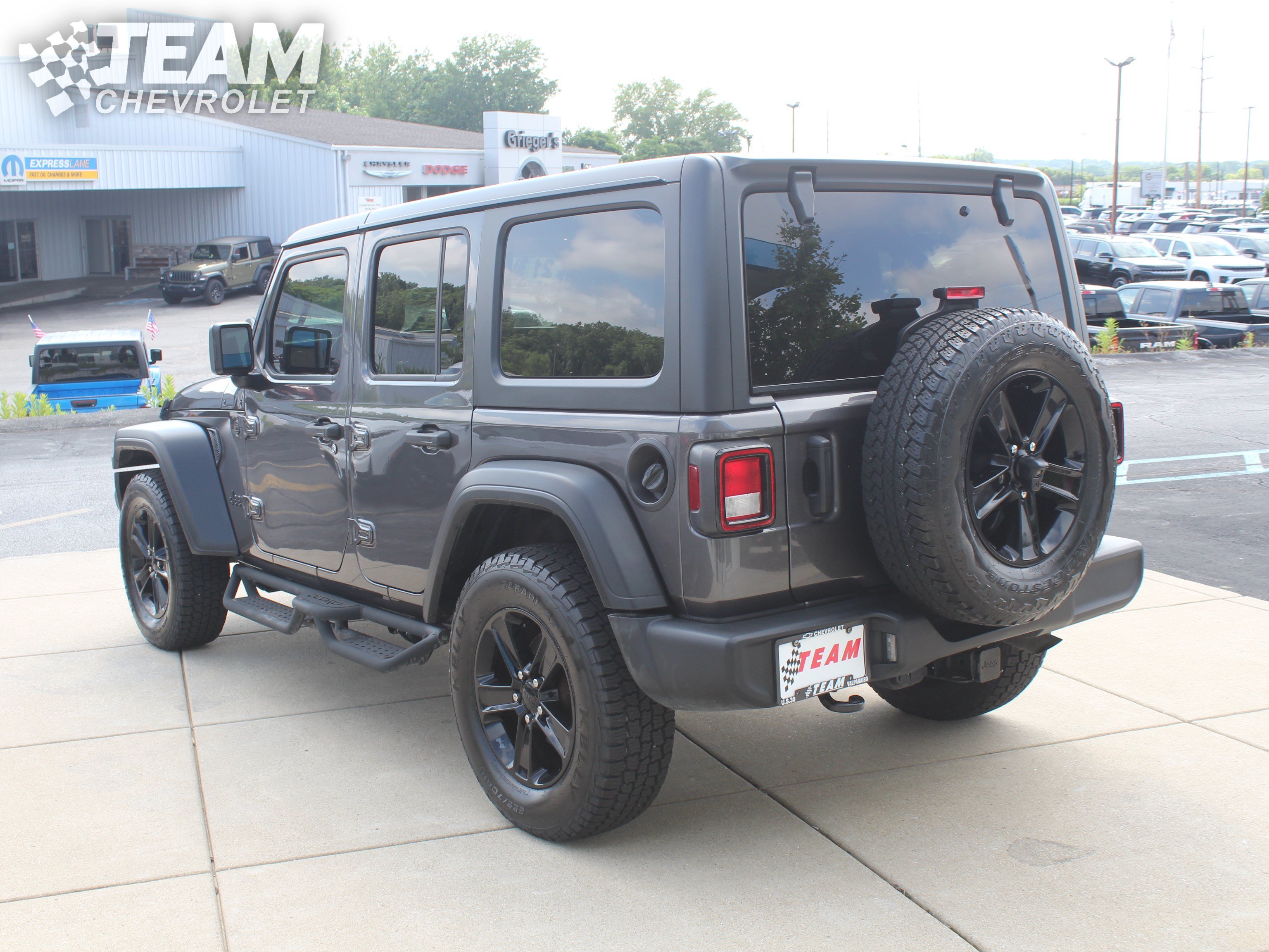 Used 2021 Gray Jeep Sport Altitude 4x4 image 6