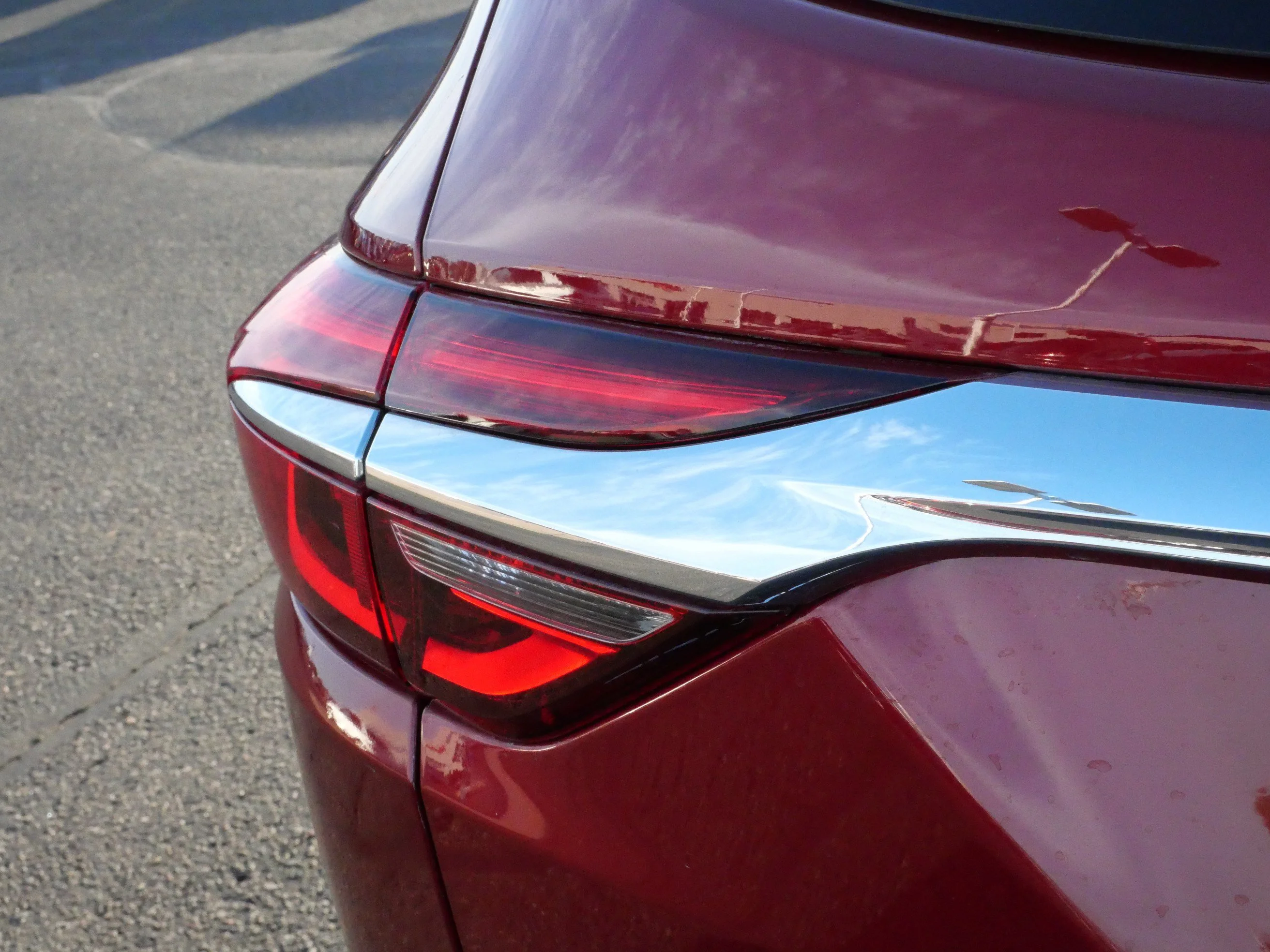 Used 2018 Red Quartz Tintcoat Buick Essence image 17