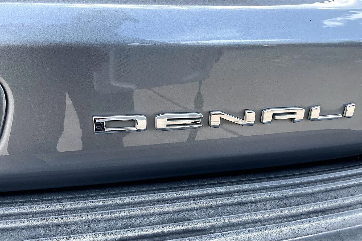Used 2021 SATIN STEEL METALLIC GMC Denali image 10