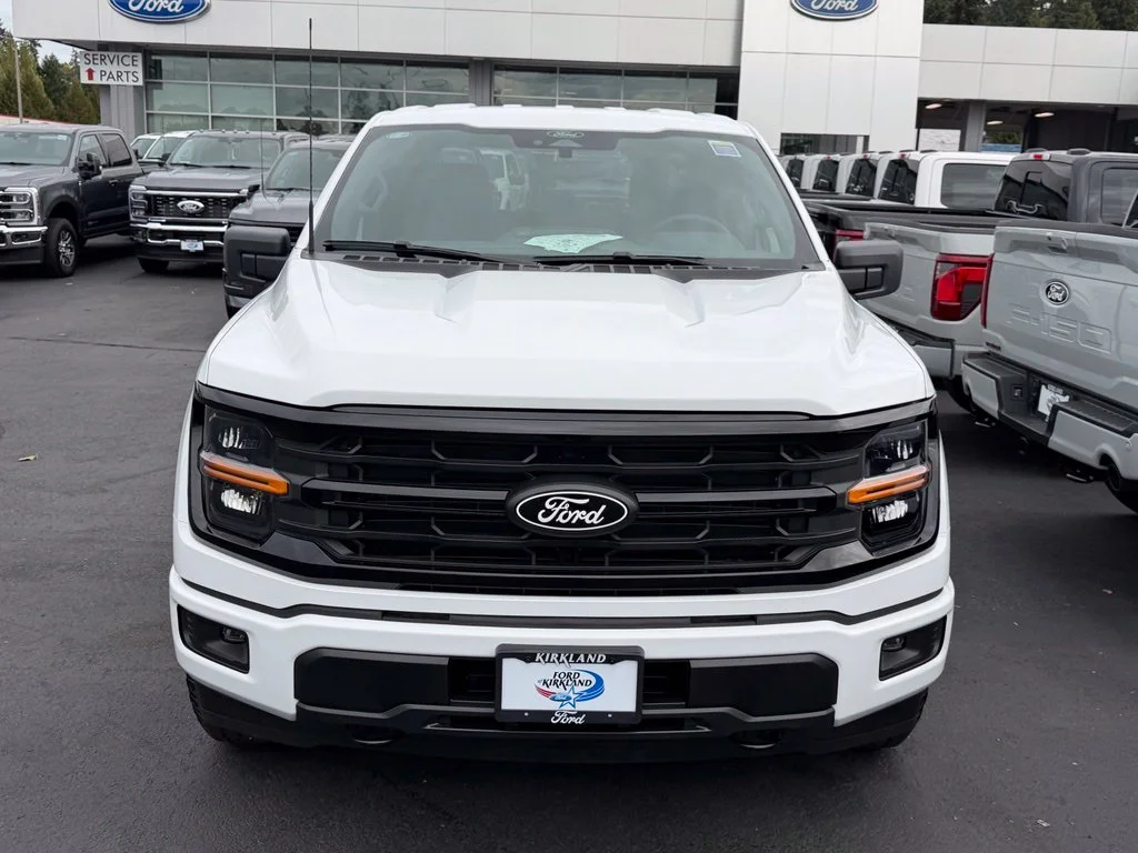 New 2026 Oxford White Ford XLT image 5