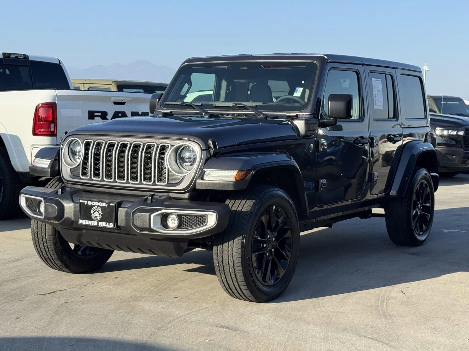 Certified Used 2025 Granite Crystal Metallic Clearcoat Jeep Sahara image 4